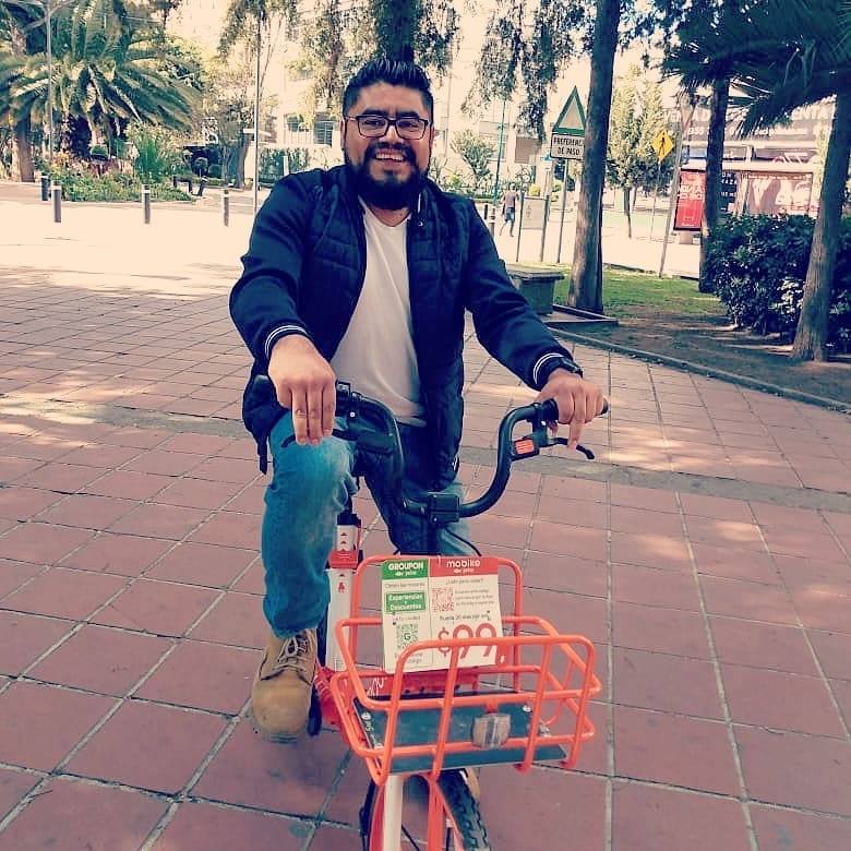 romel eliseo en bicicleta